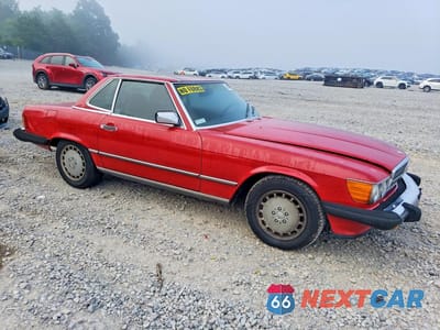 Czwarte zdjęcie samochodu z boku: 1986 MERCEDES-BENZ 560 SL VIN:WDBBA48D9GA044263 - miniatura