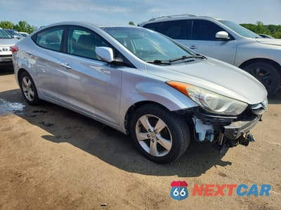 Czwarte zdjęcie samochodu z boku: 2012 HYUNDAI ELANTRA GLS VIN:5NPDH4AE1CH072750 - miniatura