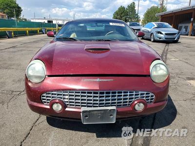 Piąte zdjęcie samochodu w środku: 2004 FORD THUNDERBIRD VIN:1FAHP60A84Y102508 - miniatura