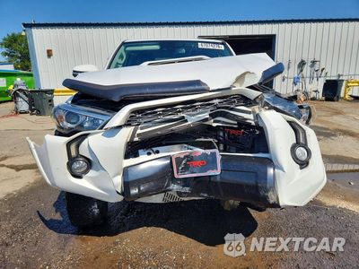 Piąte zdjęcie samochodu w środku: 2021 TOYOTA 4RUNNER TRD OFF-ROAD PREMIUM VIN:JTERU5JR8M5876244 - miniatura