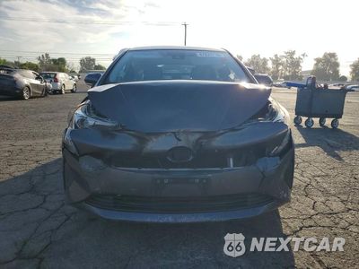 Piąte zdjęcie samochodu w środku: 2017 TOYOTA PRIUS TWO ECO VIN:JTDKARFU5H3541558 - miniatura