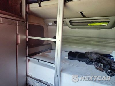 Zdjęcie 10 z 13 samochodu: 2020 VOLVO VNL SEMI TRUCK VIN:4V4NC9EH0LN232755 - miniatura
