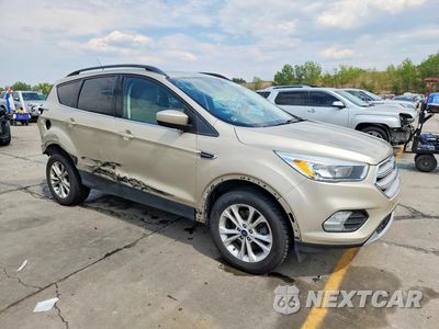 Czwarte zdjęcie samochodu z boku: 2018 FORD ESCAPE SE VIN:1FMCU9GD3JUB53640 - miniatura