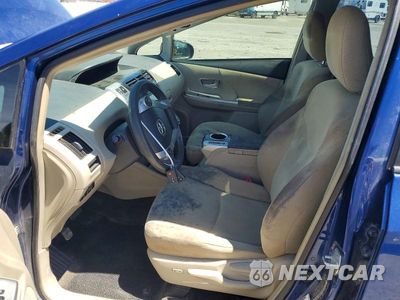 Zdjęcie 7 z 12 samochodu: 2013 TOYOTA PRIUS V THREE VIN:JTDZN3EU7D3235943 - miniatura