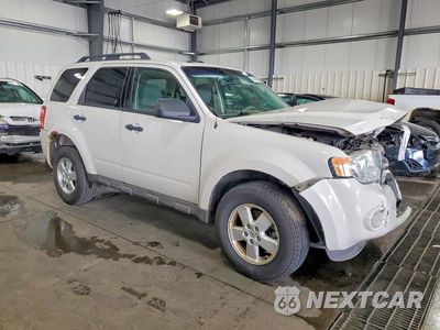 Czwarte zdjęcie samochodu z boku: 2009 FORD ESCAPE XLT VIN:1FMCU03G99KA26409 - miniatura