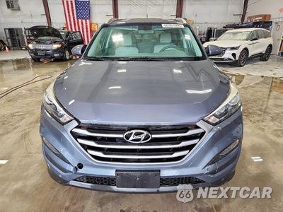 Piąte zdjęcie samochodu w środku: 2017 HYUNDAI TUCSON SE VIN:KM8J33A40HU593048 - miniatura