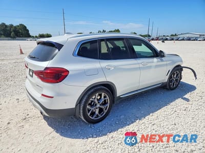 Trzecie zdjęcie samochodu z tyłu: 2021 BMW X3 XDRIVE30E VIN:5UXTS1C04M9D79130 - miniatura