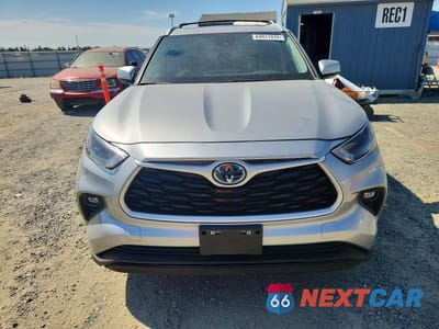 Piąte zdjęcie samochodu w środku: 2023 TOYOTA HIGHLANDER HYBRID XLE VIN:5TDKBRCH7PS115789 - miniatura