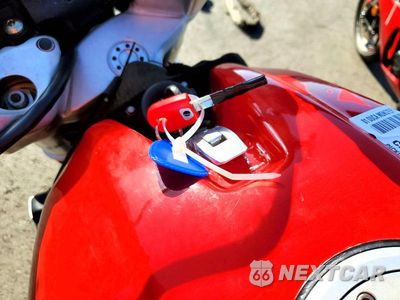 Zdjęcie 8 z 9 samochodu: 2001 DUCATI M900S4 S4R VIN:ZDM1RB8SX1B000254 - miniatura