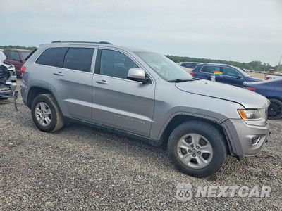 Czwarte zdjęcie samochodu z boku: 2015 JEEP GRAND CHEROKEE LAREDO VIN:1C4RJFAG1FC627283 - miniatura