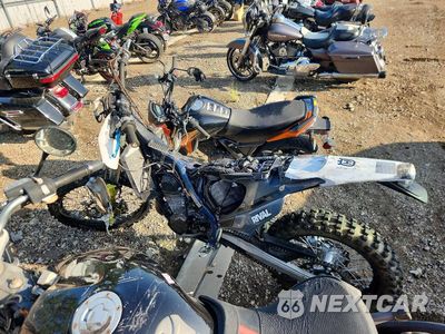 Trzecie zdjęcie samochodu z tyłu: 2025 HUSQVARNA FE450 VIN:VBKUAP439SM307351 - miniatura