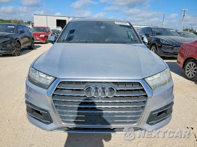 Piąte zdjęcie samochodu w środku: 2017 AUDI Q7 PREMIUM PLUS VIN:WA1LAAF79HD024820 - miniatura