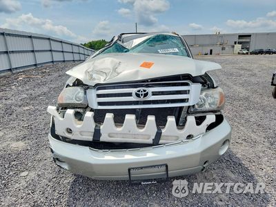 Piąte zdjęcie samochodu w środku: 2004 TOYOTA HIGHLANDER LIMITED VIN:JTEEP21A340040594 - miniatura