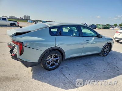 Trzecie zdjęcie samochodu z tyłu: 2026 KIA K4 LXS VIN:3KPFT4DE8TE277859 - miniatura
