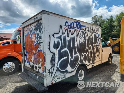 Trzecie zdjęcie samochodu z tyłu: 2012 GMC SAVANA REFRIGERATED BOX TRUCK VIN:1GDY72CA7C1907790 - miniatura
