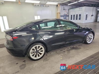 Trzecie zdjęcie samochodu z tyłu: 2023 TESLA MODEL 3 VIN:5YJ3E1EA8PF451310 - miniatura