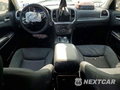 Zdjęcie 8 z 13 samochodu: 2020 CHRYSLER 300 TOURING VIN:2C3CCAAGXLH220806 - miniatura