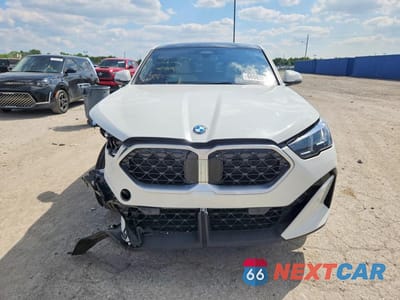 Piąte zdjęcie samochodu w środku: 2026 BMW X2 XDRIVE28I VIN:WBX63GM03T5466178 - miniatura