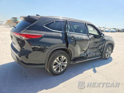Trzecie zdjęcie samochodu z tyłu: 2022 TOYOTA HIGHLANDER XLE VIN:5TDGZRAH1NS549045 - miniatura