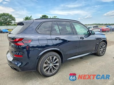 Trzecie zdjęcie samochodu z tyłu: 2026 BMW X5 M60I VIN:5UX33EU08T9421927 - miniatura