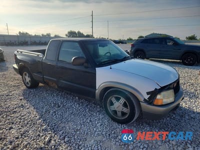 Czwarte zdjęcie samochodu z boku: 2000 GMC SONOMA VIN:1GTCS195XY8291566 - miniatura