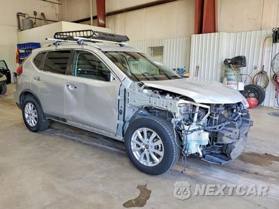 Czwarte zdjęcie samochodu z boku: 2020 NISSAN ROGUE SV VIN:KNMAT2MT4LP514098 - miniatura
