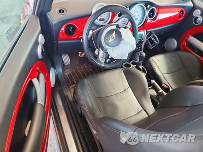 Zdjęcie 8 z 12 samochodu: 2006 MINI COOPER S VIN:WMWRH33576TK58030 - miniatura