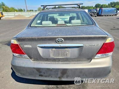 Zdjęcie 6 z 12 samochodu: 2005 TOYOTA CAMRY LE VIN:4T1BE32K05U995658 - miniatura