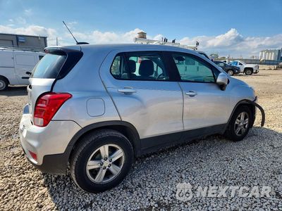 Trzecie zdjęcie samochodu z tyłu: 2020 CHEVROLET TRAX LS VIN:3GNCJKSBXLL189372 - miniatura