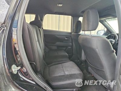 Zdjęcie 11 z 13 samochodu: 2018 MITSUBISHI OUTLANDER SE VIN:JA4AD3A31JZ030912 - miniatura