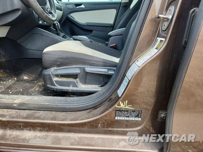 Zdjęcie 12 z 13 samochodu: 2015 VOLKSWAGEN JETTA BASE VIN:3VW2K7AJ2FM217927 - miniatura