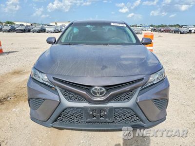 Piąte zdjęcie samochodu w środku: 2018 TOYOTA CAMRY L VIN:4T1B11HK2JU084653 - miniatura