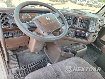 Zdjęcie 8 z 12 samochodu: 2017 VOLVO VNL SEMI TRUCK VIN:4V4N39TG4HN987974 - miniatura