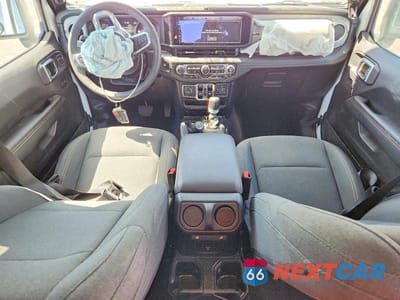 Zdjęcie 8 z 13 samochodu: 2025 JEEP WRANGLER SAHARA VIN:1C4PJXEN9SW587520 - miniatura