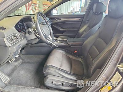 Zdjęcie 7 z 12 samochodu: 2018 HONDA ACCORD SPORT VIN:1HGCV1F32JA240847 - miniatura