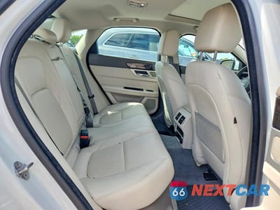 Zdjęcie 10 z 13 samochodu: 2016 JAGUAR XF PRESTIGE VIN:SAJBK4BV0GCY15392 - miniatura