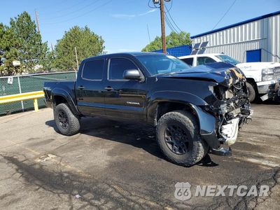 Czwarte zdjęcie samochodu z boku: 2015 TOYOTA TACOMA V6 VIN:3TMLU4EN3FM170632 - miniatura