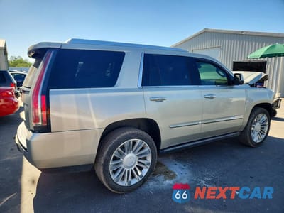 Trzecie zdjęcie samochodu z tyłu: 2016 CADILLAC ESCALADE PLATINUM VIN:1GYS4DKJXGR168495 - miniatura