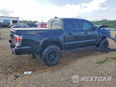 Trzecie zdjęcie samochodu z tyłu: 2022 TOYOTA TACOMA TRD SPORT VIN:3TMCZ5AN7NM498387 - miniatura