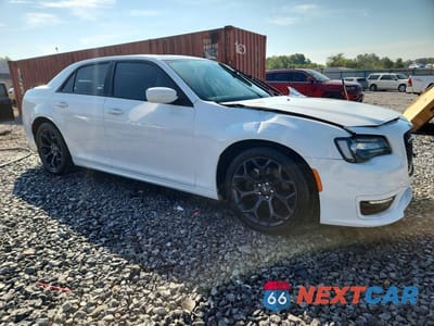 Czwarte zdjęcie samochodu z boku: 2020 CHRYSLER 300 S VIN:2C3CCABTXLH178455 - miniatura