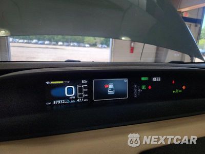 Zdjęcie 9 z 12 samochodu: 2019 TOYOTA PRIUS XLE AWD-E VIN:JTDL9RFU3K3006152 - miniatura