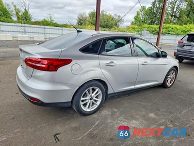 Trzecie zdjęcie samochodu z tyłu: 2015 FORD FOCUS SE VIN:1FADP3F23FL277018 - miniatura