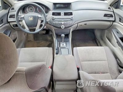 Zdjęcie 8 z 13 samochodu: 2008 HONDA ACCORD LX VIN:1HGCP26388A076451 - miniatura