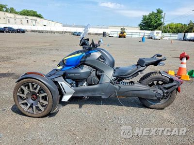 Trzecie zdjęcie samochodu z tyłu: 2021 CAN-AM RYKER RALLY EDITION VIN:3JB2GEG29MJ006072 - miniatura