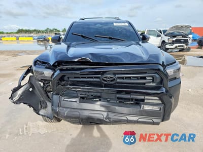 Piąte zdjęcie samochodu w środku: 2025 TOYOTA 4RUNNER SR5 VIN:JTEVA5BR4S5007188 - miniatura