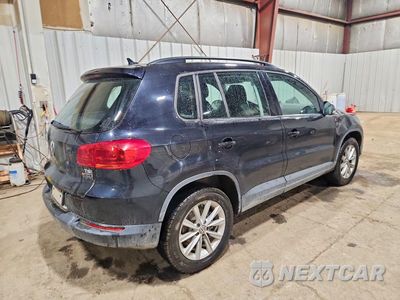 Trzecie zdjęcie samochodu z tyłu: 2018 VOLKSWAGEN TIGUAN VIN:WVGBV7AX0JK003979 - miniatura