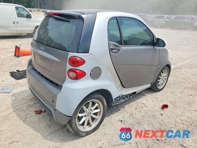 Trzecie zdjęcie samochodu z tyłu: 2013 SMART FORTWO PURE VIN:WMEEJ3BA2DK688749 - miniatura