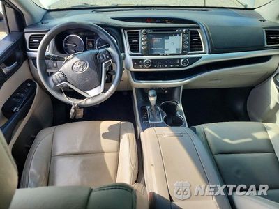 Zdjęcie 8 z 13 samochodu: 2018 TOYOTA HIGHLANDER XLE VIN:5TDKZRFH5JS542287 - miniatura