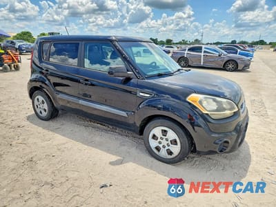 Czwarte zdjęcie samochodu z boku: 2012 KIA SOUL BASE VIN:KNDJT2A57C7477196 - miniatura