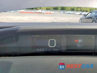 Zdjęcie 9 z 12 samochodu: 2018 TOYOTA PRIUS TWO VIN:JTDKBRFU1J3582675 - miniatura